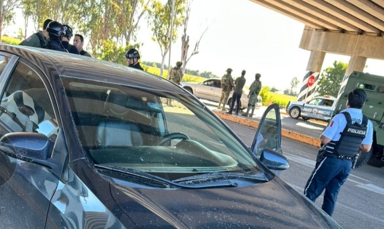 Recuperan veh&iacute;culo que le hab&iacute;an robado a los propios polic&iacute;as de Culiac&aacute;n