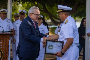 Atestigua Gobernador Rocha ceremonia de entrega-recepci&oacute;n del mando de armas de la Cuarta Regi&oacute;n Naval