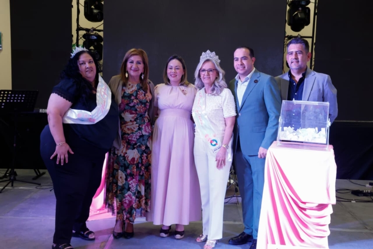 Acompa&ntilde;a Gobernadora Yeraldine a madres del Stase en su festejo