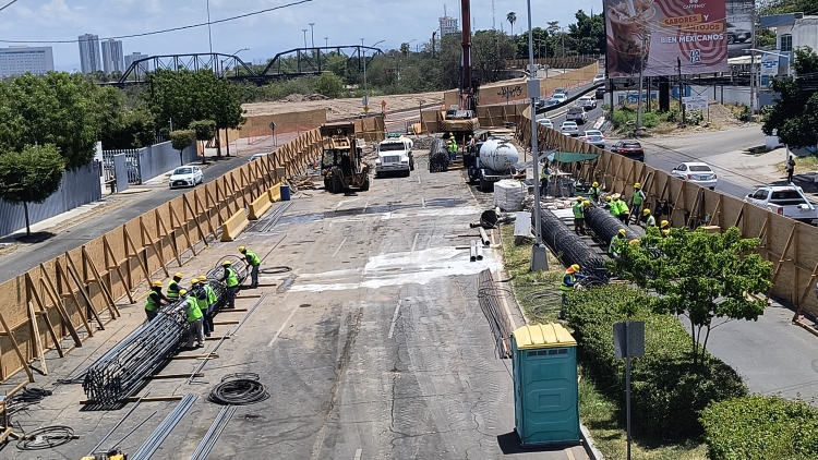 Aseguran trabajadores que obras no han detenido actividades tras licencia del gobernador Rocha Moya