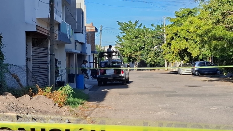 Hallan a un hombre sin vida en el Fraccionamiento Riberas del Tamazula, en Culiac&aacute;n; ten&iacute;a el rostro cubierto