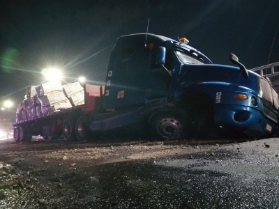 Tr&aacute;iler derram&oacute; di&eacute;sel en incidente ocurrido en el bulevar Emiliano Zapata