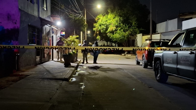 Matan a balazos a 2 hombres y una mujer queda herida, en la Colonia Hermanos Flores Mag&oacute;n, en Culiac&aacute;n