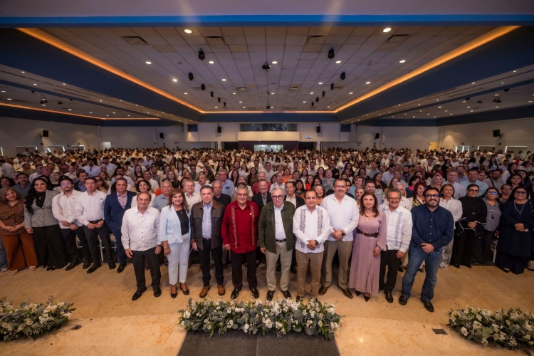 Gobernador Rocha encabeza entrega de bases a trabajadores del SNTE 53, que brindan certeza laboral