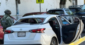 Sergio Torres y Elizabeth Montoya de MC son atacados a balazos por sicarios sobre el Malec&oacute;n Viejo, en Culiac&aacute;n; ambos est&aacute;n heridos