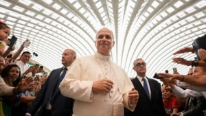 Pide Madonna al Papa Le&oacute;n XIV llevar su luz a Gaza