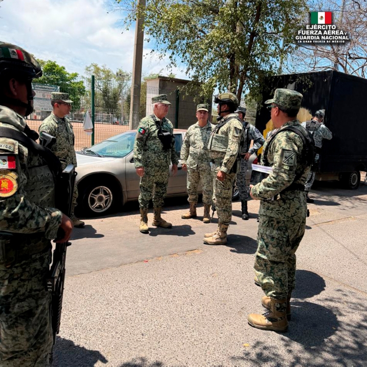 El General Secretario Ricardo Trevilla, titular de la Defensa, supervisa operativos en Culiac&aacute;n